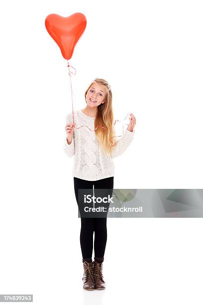 幸せな少女ハート型押し熱気球 - 14歳から15歳のストックフォトや画像を多数ご用意 - 14歳から15歳, 1人, カットアウト