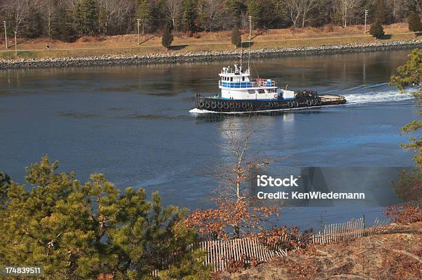 Kanał Tug Boat - zdjęcia stockowe i więcej obrazów Bez ludzi - Bez ludzi, Cape Cod Canal, Fotografika