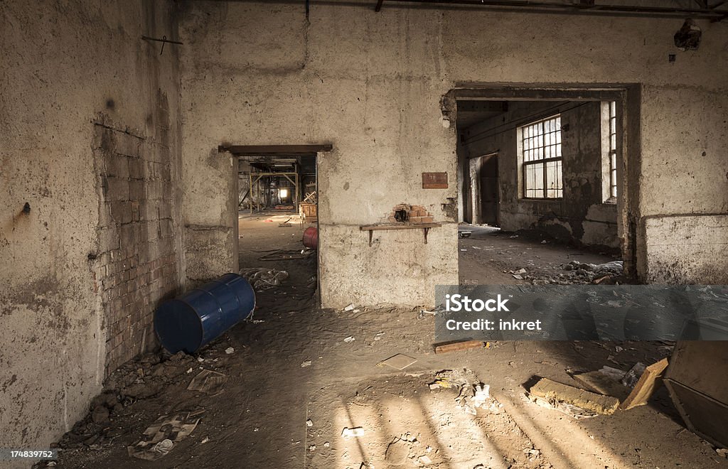 Antigo edifício industrial - Foto de stock de Abandonado royalty-free