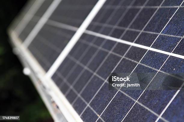 Panel Słoneczny Kartka Pocztowa - zdjęcia stockowe i więcej obrazów Bliskie zbliżenie - Bliskie zbliżenie, Dach, Elektrownia słoneczna