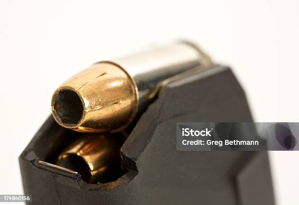 Pistol Revista - Fotografias de stock e mais imagens de Arma de Fogo - Arma de Fogo, Autodefesa, Bala - Munição