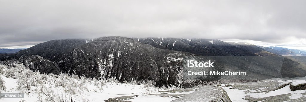 Panorama de entourée de Franconia gamme de Cannon Mtn - Photo de Au loin libre de droits