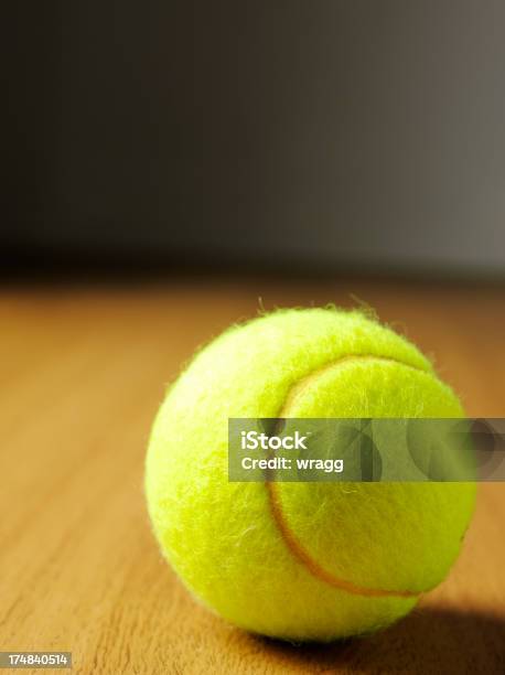 テニスボール 1 黄色 - スタジオ撮影のストックフォトや画像を多数ご用意 - スタジオ撮影, スポーツ, スポーツ用品