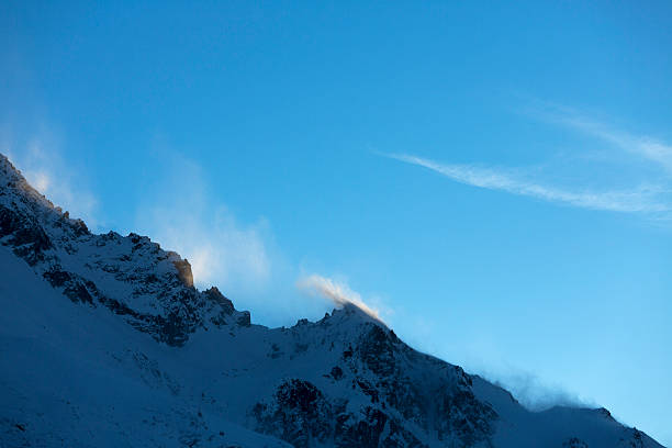 montagna tramonto - mt snow horizon over land winter european alps foto e immagini stock