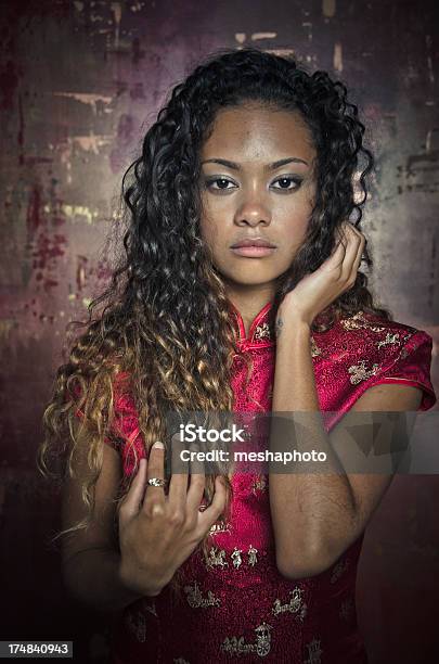 Foto de Bela Jovem Posando Afroamericana e mais fotos de stock de Adulto - Adulto, Adulto maduro, Afro-americano