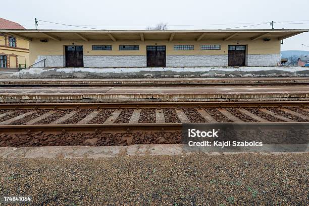 Stazione Ferroviaria - Fotografie stock e altre immagini di Acciaio - Acciaio, Ambientazione esterna, Attrezzatura industriale