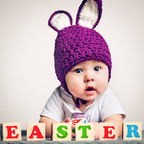 bunny babe - easter bonnets photos photos et images de collection