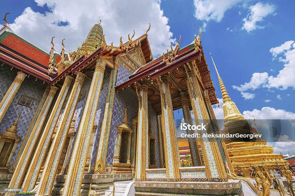 Prasat Phra Thep Bidon w Grand Palace Bangkok, Tajlandia - Zbiór zdjęć royalty-free (Architektura)