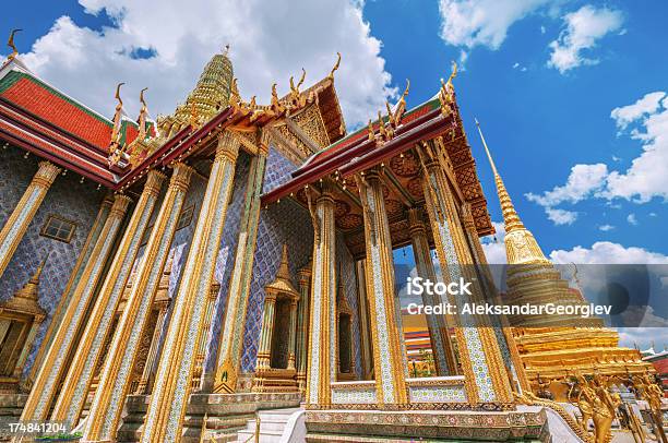 Prasat Phra Thep Bidon W Grand Palace Bangkok Tajlandia - zdjęcia stockowe i więcej obrazów Architektura