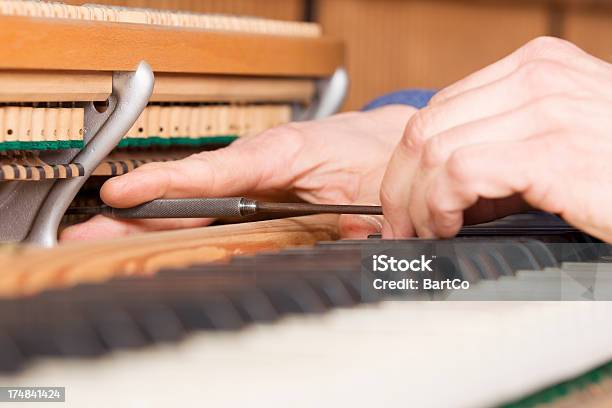 Piano Regulacja Narzędzia - zdjęcia stockowe i więcej obrazów Pianino - Instrument klawiszowy - Pianino - Instrument klawiszowy, Regulować, Czynność