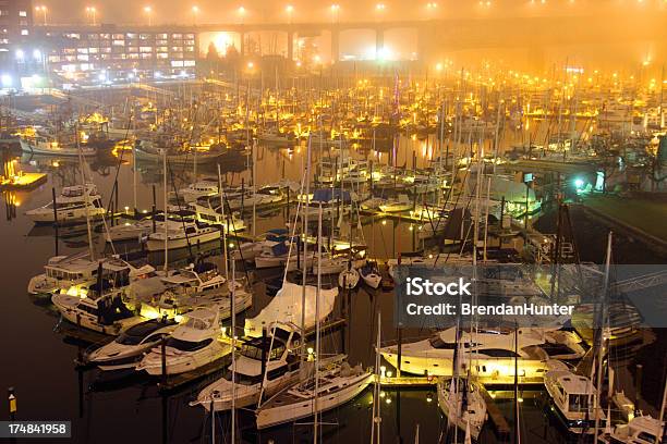 Foto de Barcos In The Fog e mais fotos de stock de Burrard Street Bridge - Burrard Street Bridge, Canadá, Casco de navio