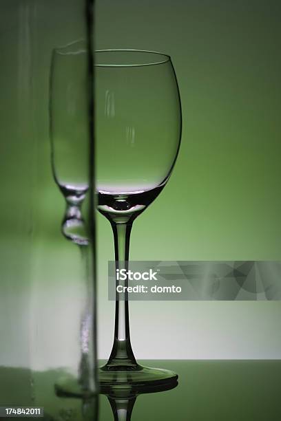 Frasco De Vidro De Trás - Fotografias de stock e mais imagens de Copo - Copo, Copo de Vinho, Cor verde