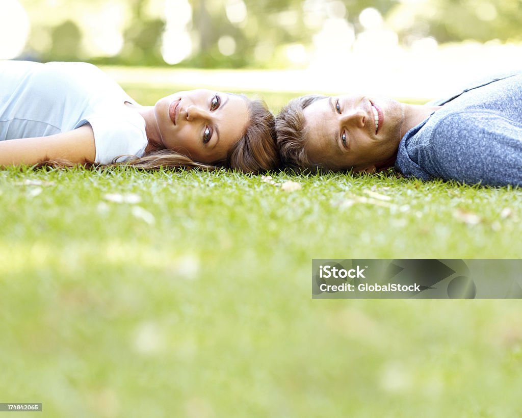 Ihre üblichen Ort in the park - Lizenzfrei Attraktive Frau Stock-Foto