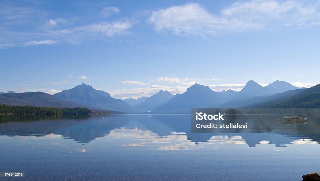 Lago McDonald en parque nacional de los glaciares, Montana - Foto de stock de Agua libre de derechos