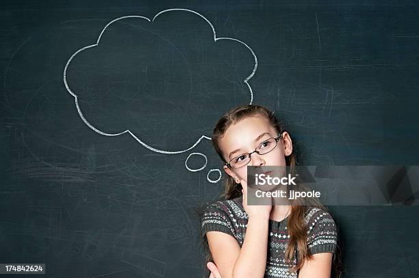 Foto de Chalkboard Balão De Pensamento e mais fotos de stock de Contemplação - Contemplação, Criança, Plano de Fundo