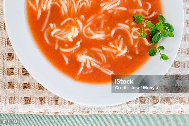 トマトスープに麺 - アウトフォーカスのストックフォトや画像を多数ご用意 - アウトフォーカス, クリームスープ, クローズアップ