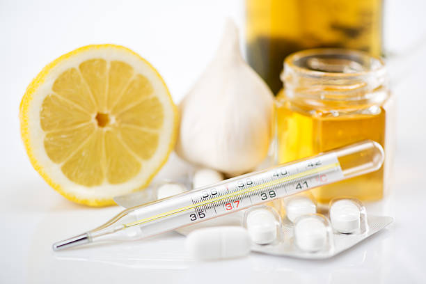 état grippal soin - painkiller thermometer tea prescription medicine photos et images de collection