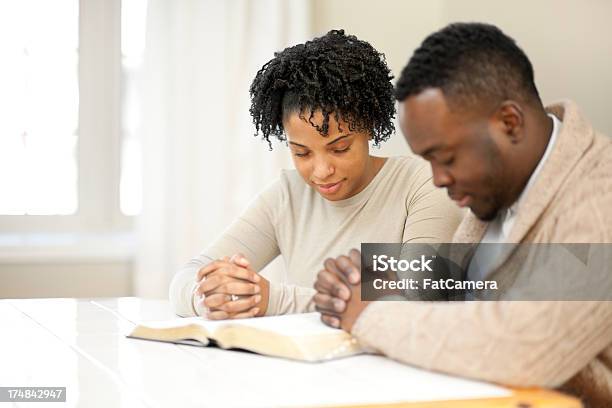 Pareja Afroamericana Foto de stock y más banco de imágenes de 20 a 29 años - 20 a 29 años, Adulto, Adulto joven