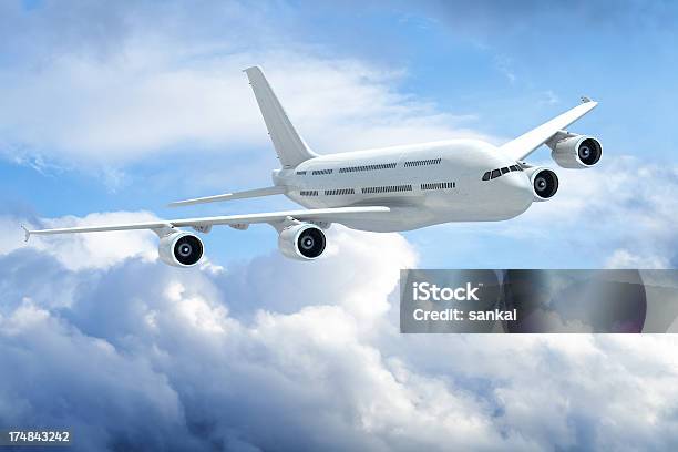 Jet Avión De Nubes Foto de stock y más banco de imágenes de Aire libre - Aire libre, Ala de avión, Avión