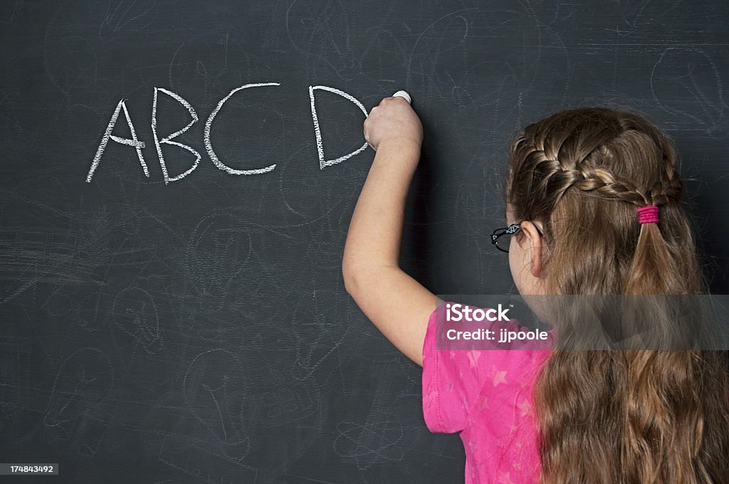 Tafel Mädchen Schreiben ABC - Lizenzfrei 6-7 Jahre Stock-Foto