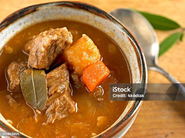 Spezzatino Di Manzo - Fotografie stock e altre immagini di Alloro - Alloro, Carne, Carota