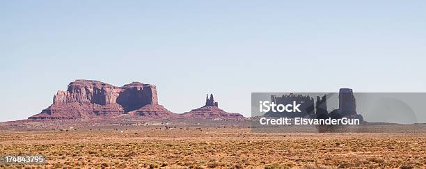 Photo libre de droit de Monument Valley banque d'images et plus d'images libres de droit de Arizona - Arizona, Bleu, Ciel