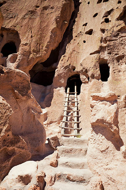 talus ospita cliff costruzioni-monumento nazionale di bandelier - bandelier national monument foto e immagini stock