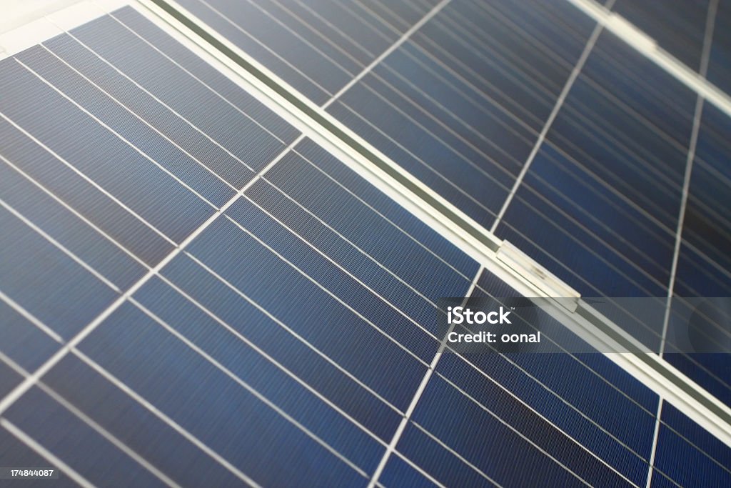 ソーラーパネル - きれいにするのロイヤリティフリーストックフォト