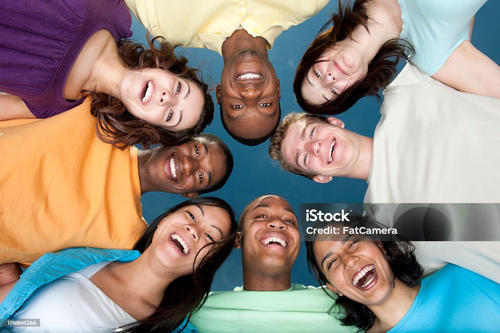 Groupe diversifié de jeunes adultes - Photo de 16-17 ans libre de droits