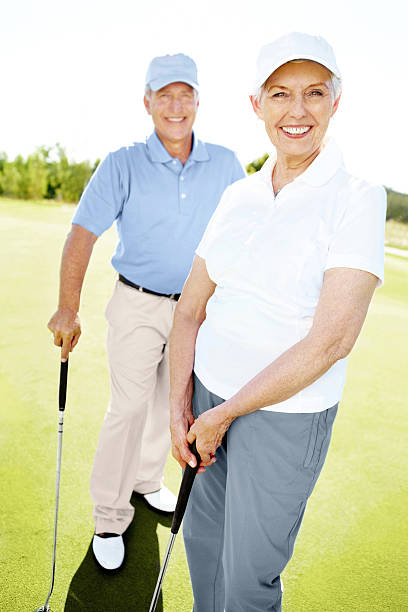 이 게임 울렸습니다 유지 미국 닽힌 - senior couple golf retirement action 뉴스 사진 이미지