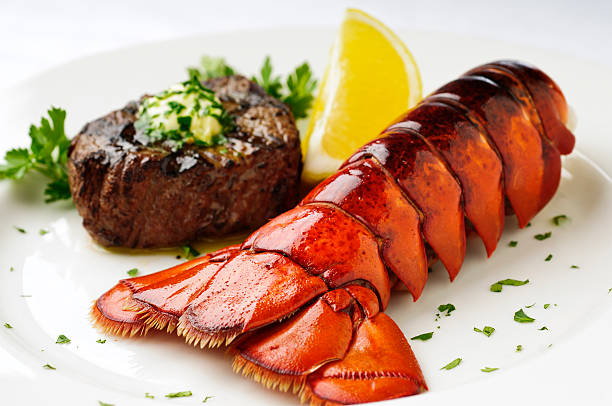 surf and turf - steak lobster sirloin steak meat stock-fotos und bilder