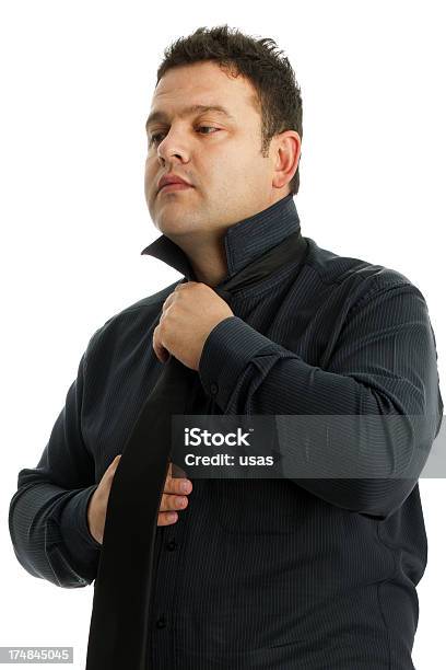 Foto de Homem Vestindo Gravata e mais fotos de stock de 30 Anos - 30 Anos, Adulto, Adulto de idade mediana