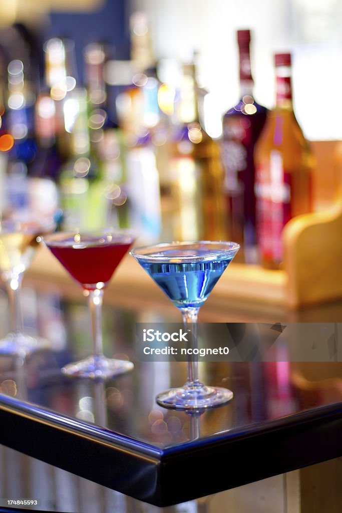 Martini cocktail Bar - Zbiór zdjęć royalty-free (Czerwony)