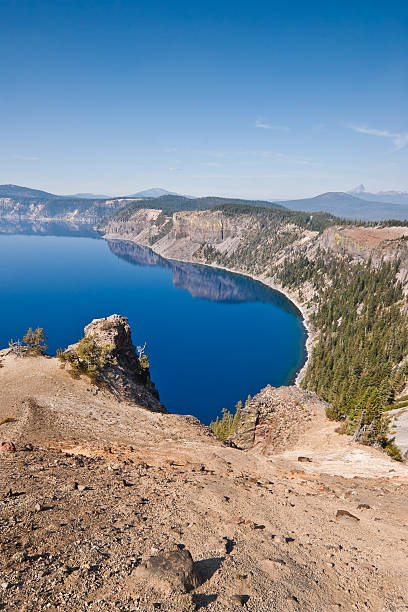 Skell Head and Grotto Cove Crater Lake exists in the blown-out caldera of a once mighty volcano known as Mount Mazama. This view of the lake was taken from Skell Head Overlook in Crater Lake National Park, Oregon, USA. jeff goulden crater lake national park stock pictures, royalty-free photos & images