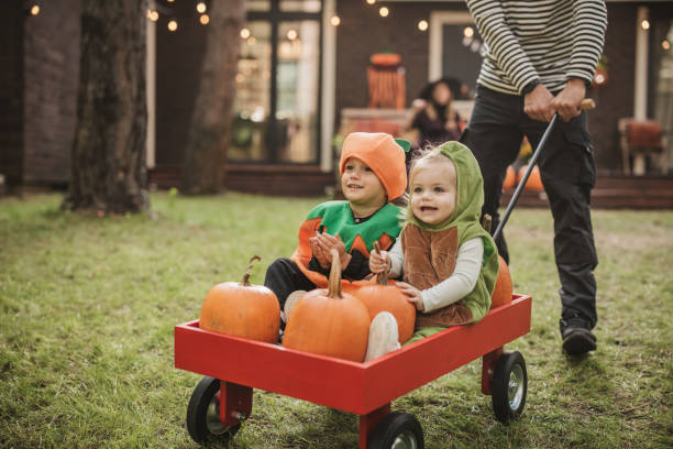 istock Halloween party at home 1748458283