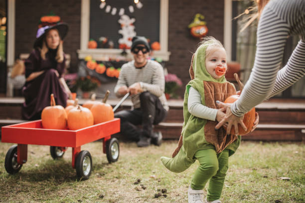 istock Halloween party at home 1748458291
