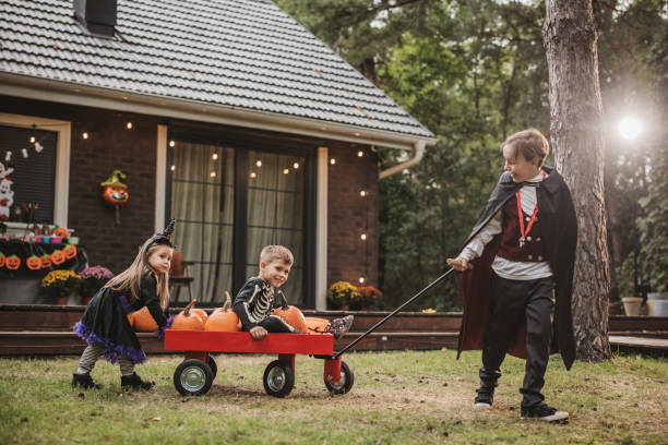 istock Halloween party at home 1748458801