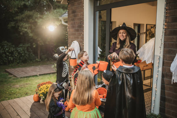 istock Halloween party at home 1748459366