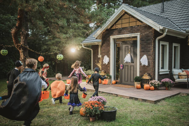 istock Halloween party at home 1748459370