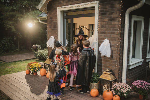 istock Halloween party at home 1748459374
