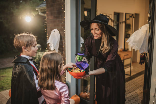 istock Halloween party at home 1748459559