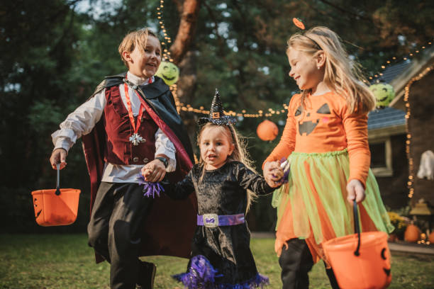 istock Halloween party at home 1748459934