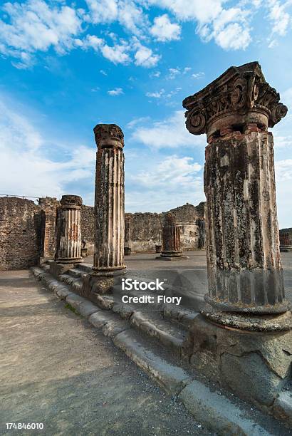 Joński Colums W Pompeje - zdjęcia stockowe i więcej obrazów Antyki - Antyki, Archeologia, Architektura