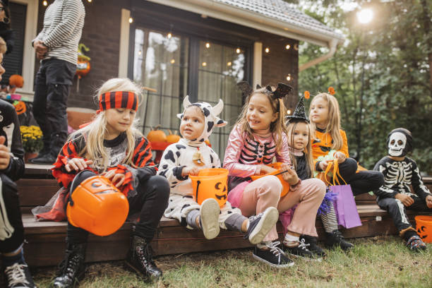 istock Halloween party at home 1748462862
