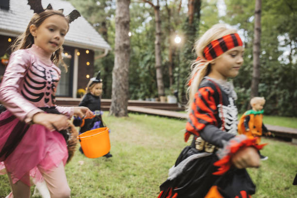 istock Halloween party at home 1748464566