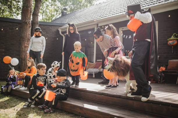istock Halloween party at home 1748465695