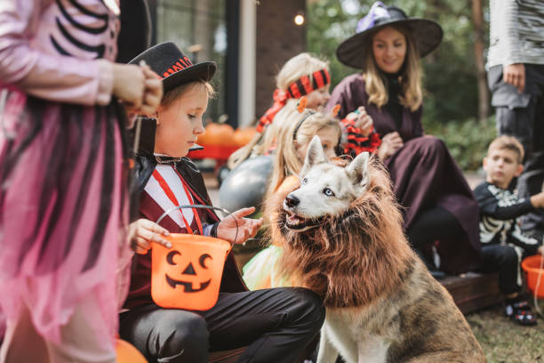 istock Halloween party at home 1748465893