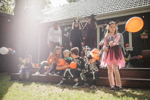 istock Halloween party at home 1748467414