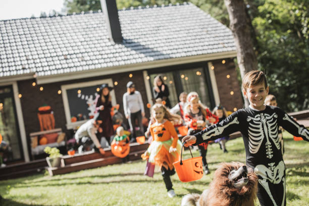 istock Halloween party at home 1748468581
