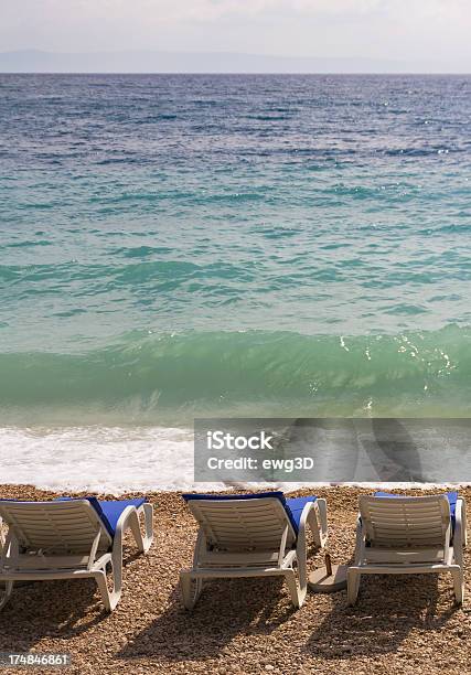Стулья Палубы На Пляже — стоковые фотографии и другие картинки Адриатическое море - Адриатическое море, Бежевый, Без людей